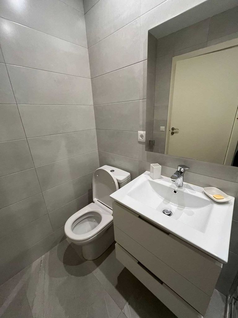 Дава се под наем Двустаен апартамент в София, Център - 64 кв.м за 387.6 € - Снимка #4