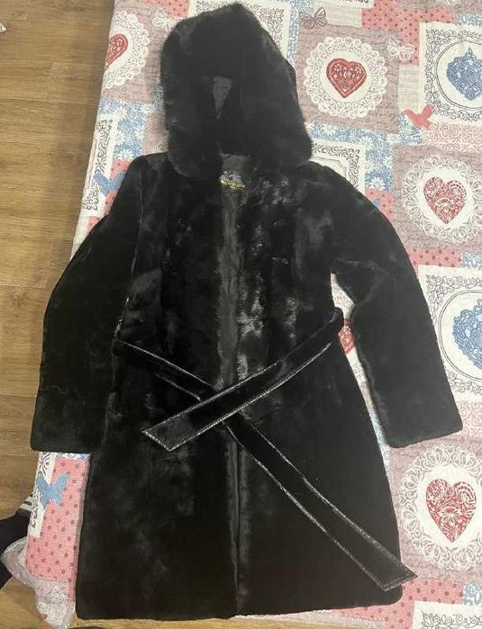 шуба мутон 42 размер, воротник норка в отличном состояний Обмен