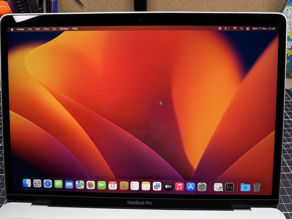 MacBook Pro 13” 2017 - i7, 16GB RAM, baterie noua, stare foarte bună