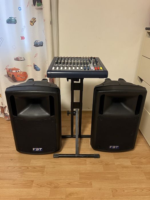 De vânzare două boxe FBT Max 4 A 300W/100w ca noi si un mixer pasiv