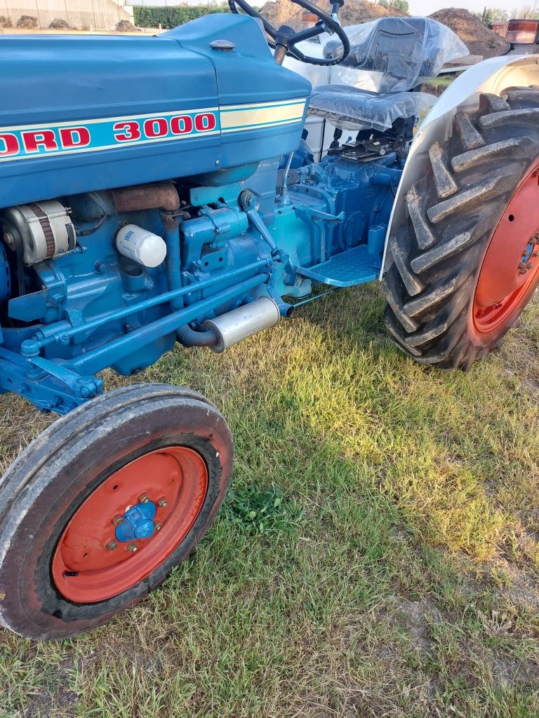 Vând tractor Ford 3000