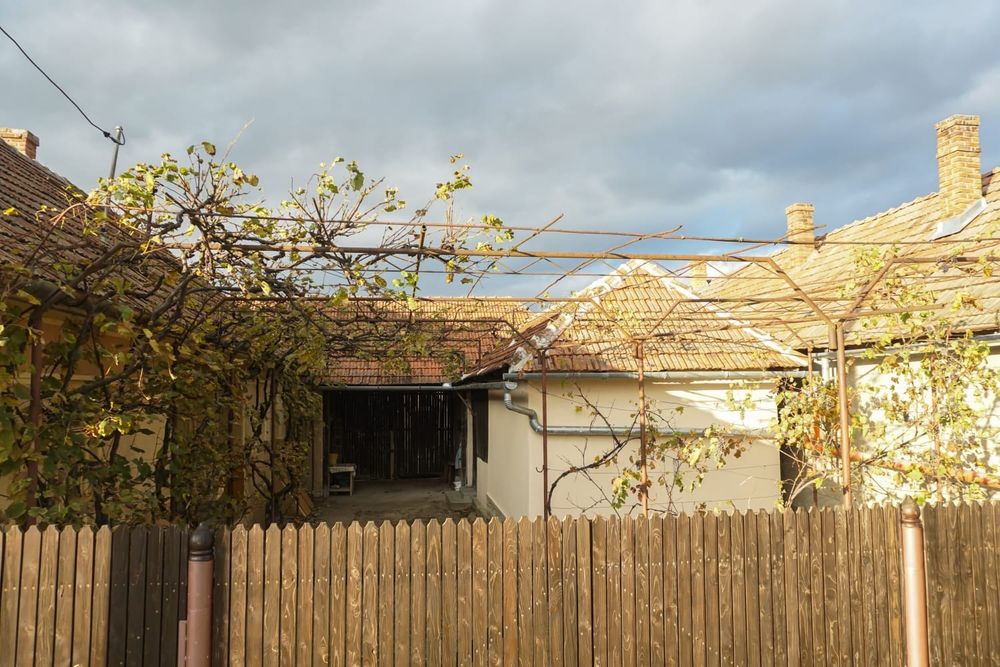 Casa de vanzare + 40 arii teren