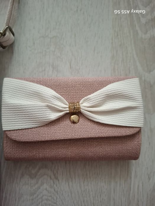 Продавам чанта с портмоне