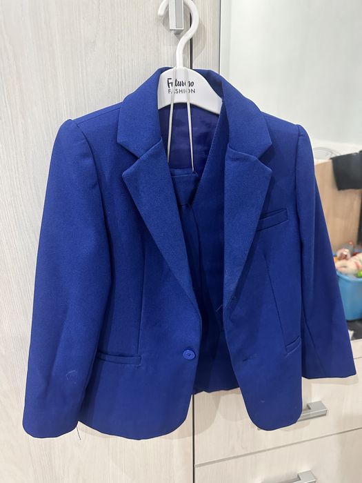 Продам школьный костюм для мальчика 32 гимназии. 1-2 кл