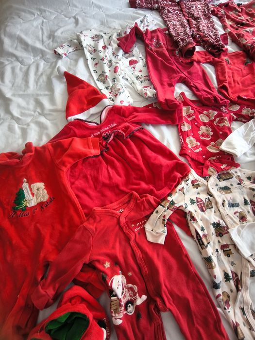 Lot haine Crăciun pentru bebeluși (mărimi 2–4 luni