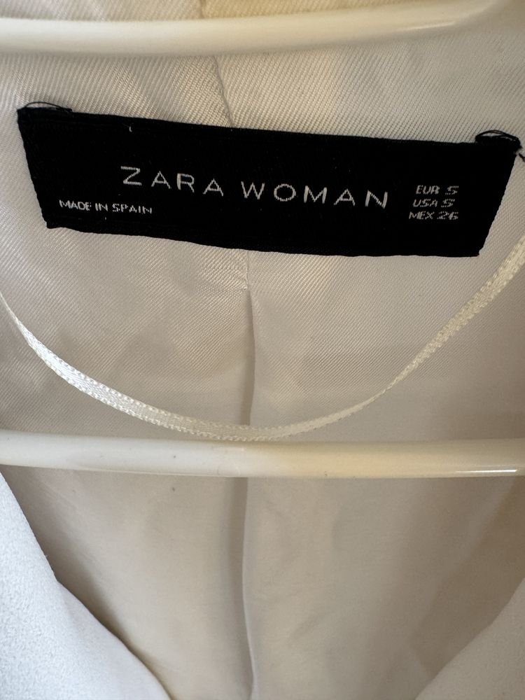 Бял блейзър Zara
