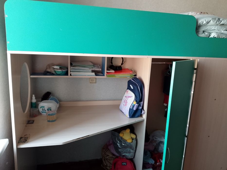 Срочно срочно в связи с переездом продам детский гарнитур