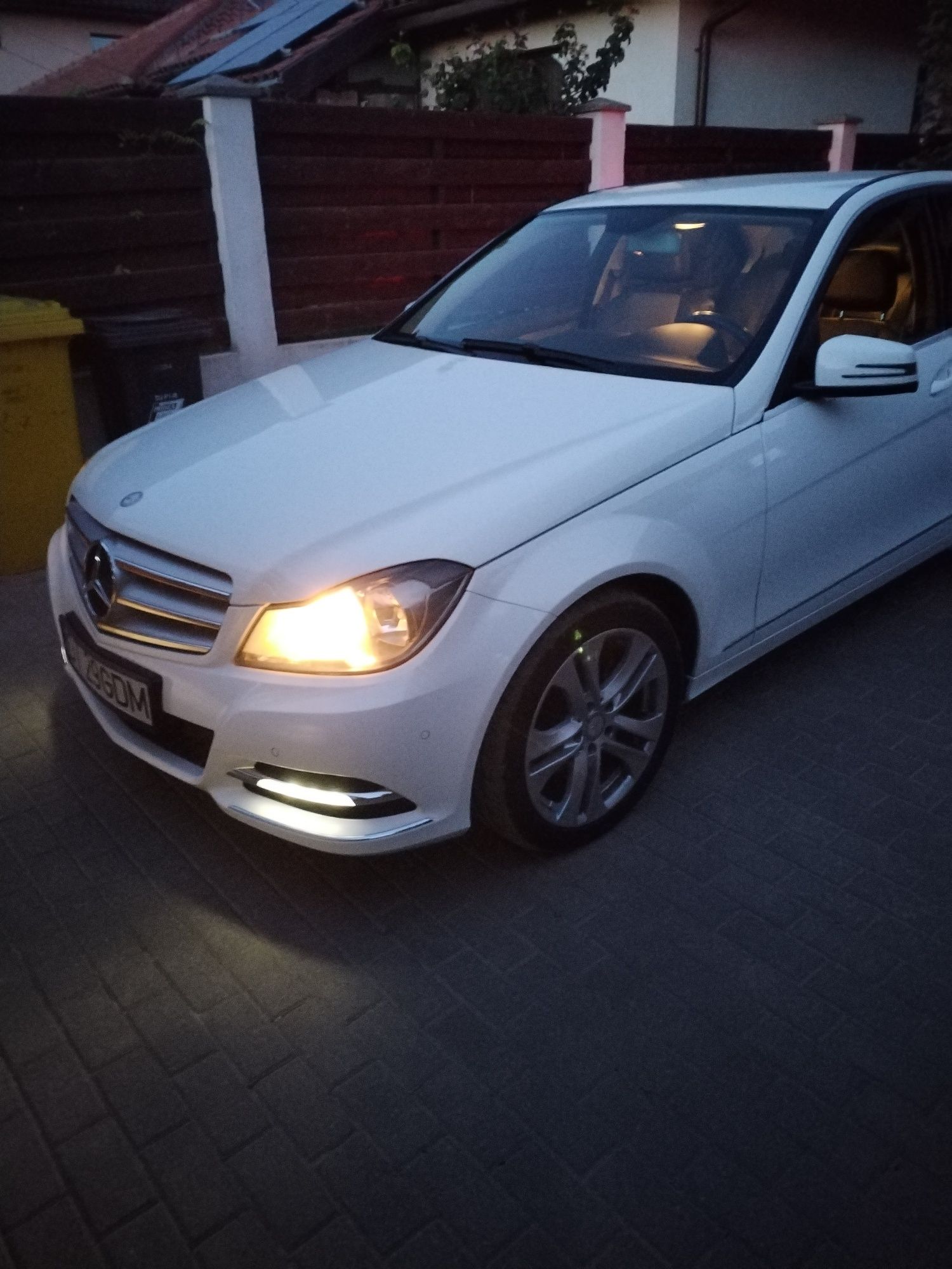 Vând Mercedes C 200