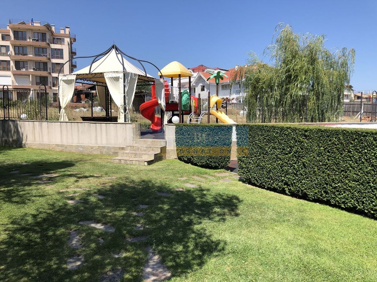 Продава се Двустаен апартамент в Черноморец - 69 кв.м за 1232 €/кв.м - Снимка #1