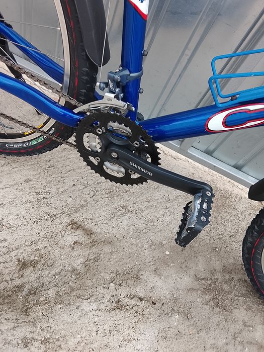 Vând bicicleta cube, roti 26