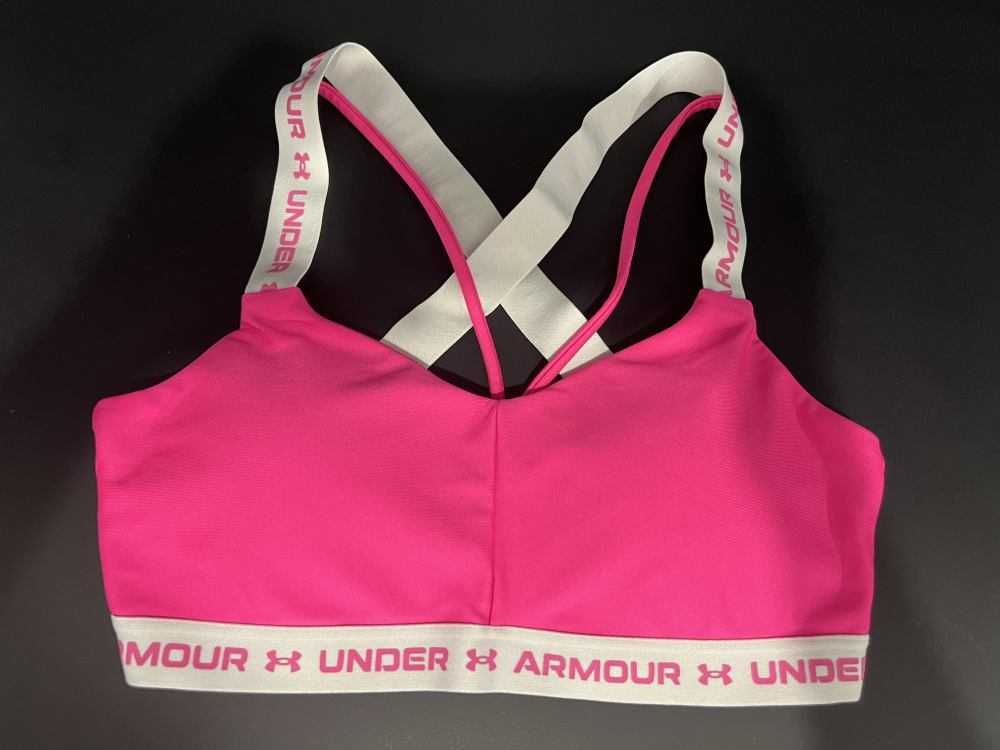 Under Armour поддържащ ежедневен спортен сутиен Crossback Low (size S)