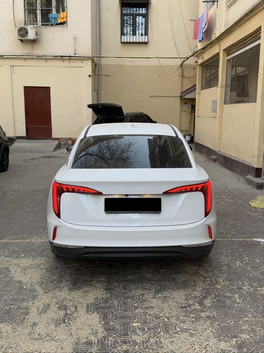 Honqi eqm 5 500 km full kraska toza