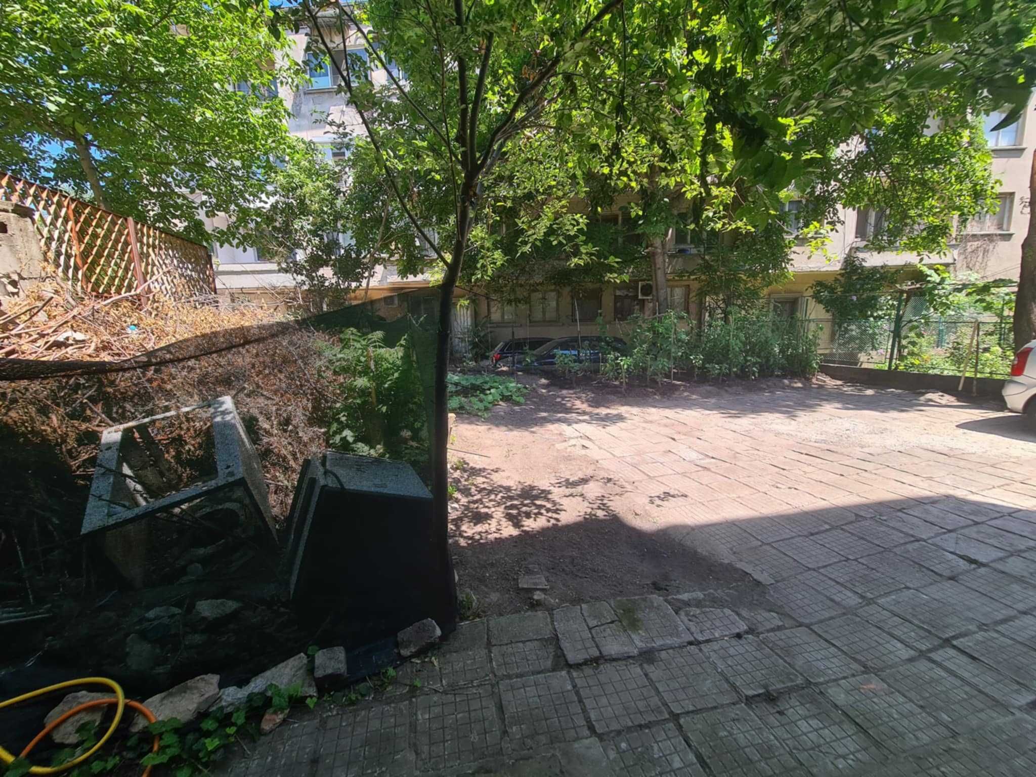 Етаж от Къща с  Таван и Двор – кв. Училищни, гр. Хасково