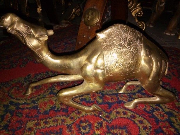Cămilă , sculptura din bronz