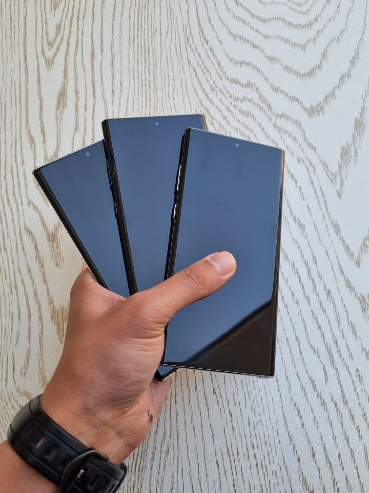 Samsung Galaxy Note 10 (Plus 5G). OzU 12/256 GB. Aura Glow. Black/Blue
