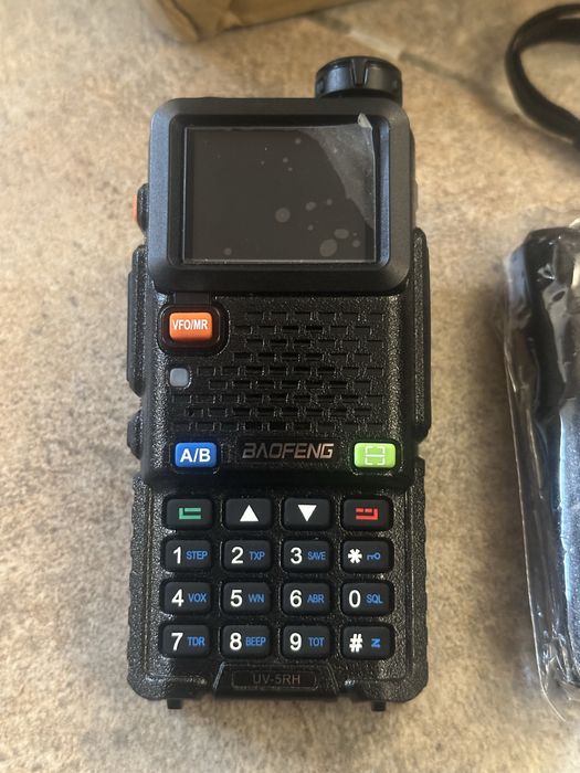 НОВА радиостанция Baofeng UV-5RH
