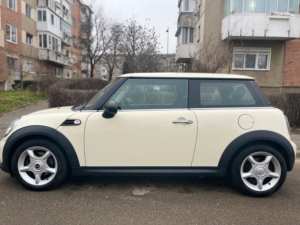 Mini Cooper One 2012