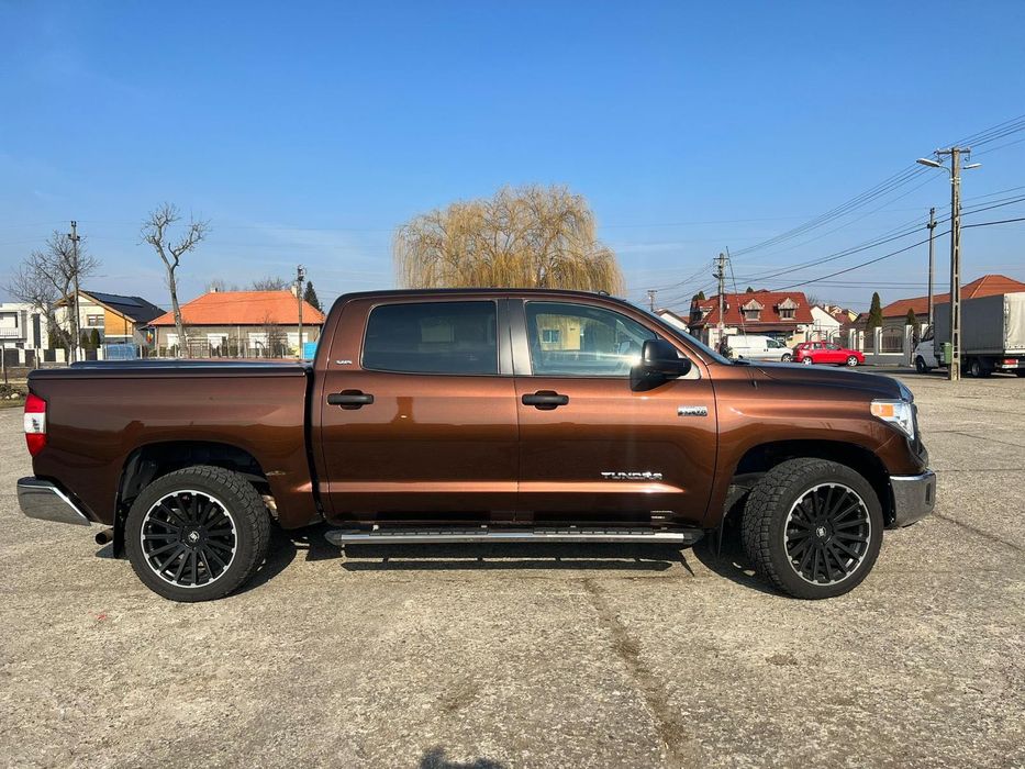 Vand Toyota Tundra in stare foarte buna