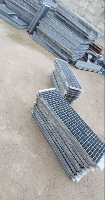 Trepte zincate exterioare