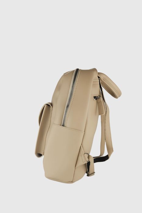 НОВО! ЛИКВИДАЦИЯ! Дамска раница с външен джоб в бежово