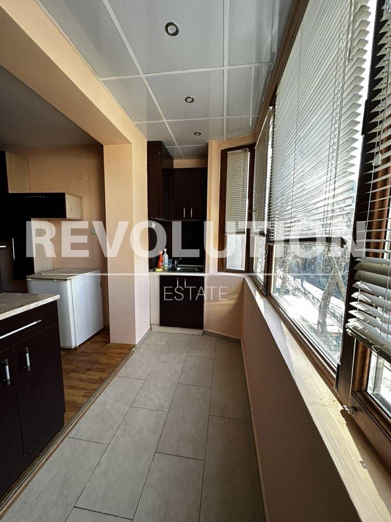 Дава се под наем Тристаен апартамент в Пловдив, Център - 70 кв.м за 550 € - Снимка #2