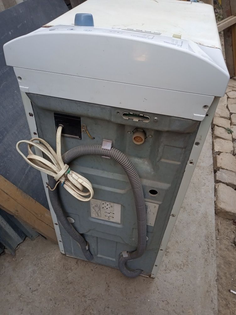 Продам стиральную машину Аристон AVTF 104