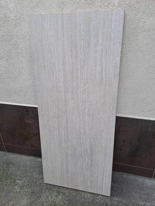 Продавам кухненски плот, нов, размер - 138/60/3,8