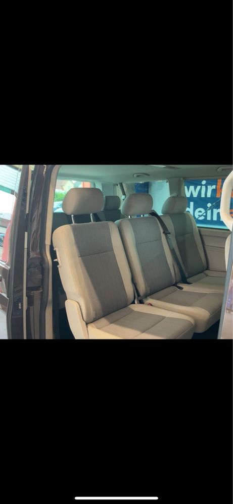 Autoturism 8 locuri de inchiriat
