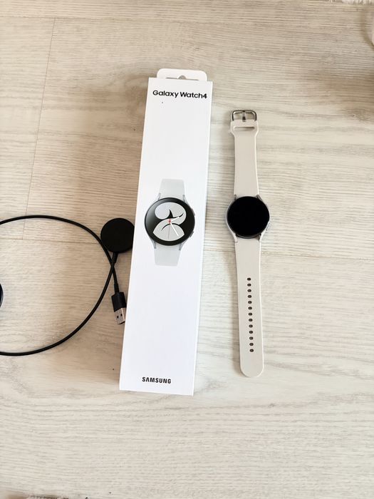 Телефон+слушалки+часовник+безжично зарядно