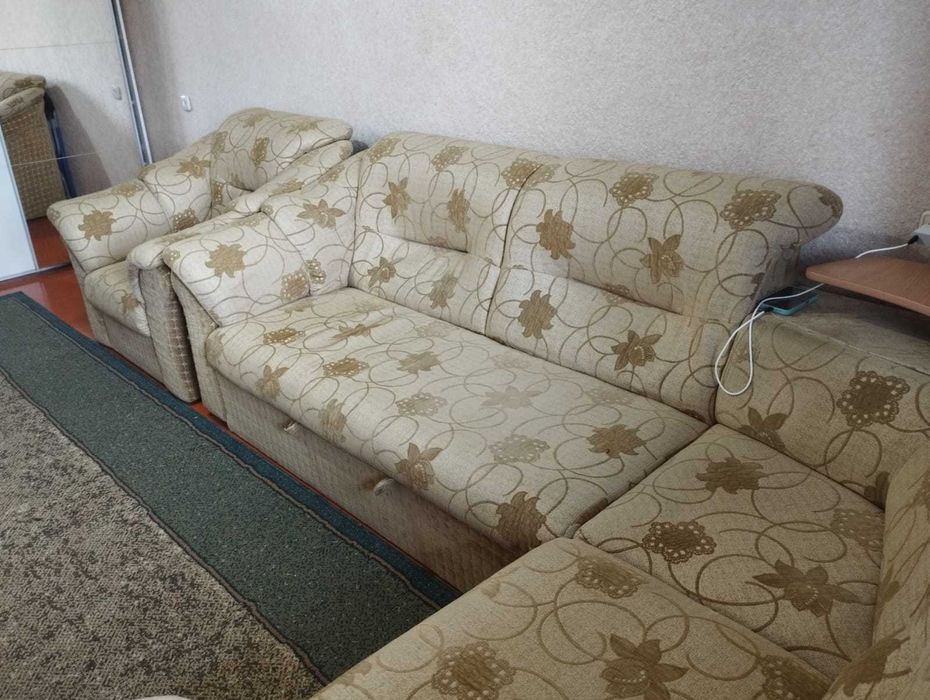 диван с креслом.