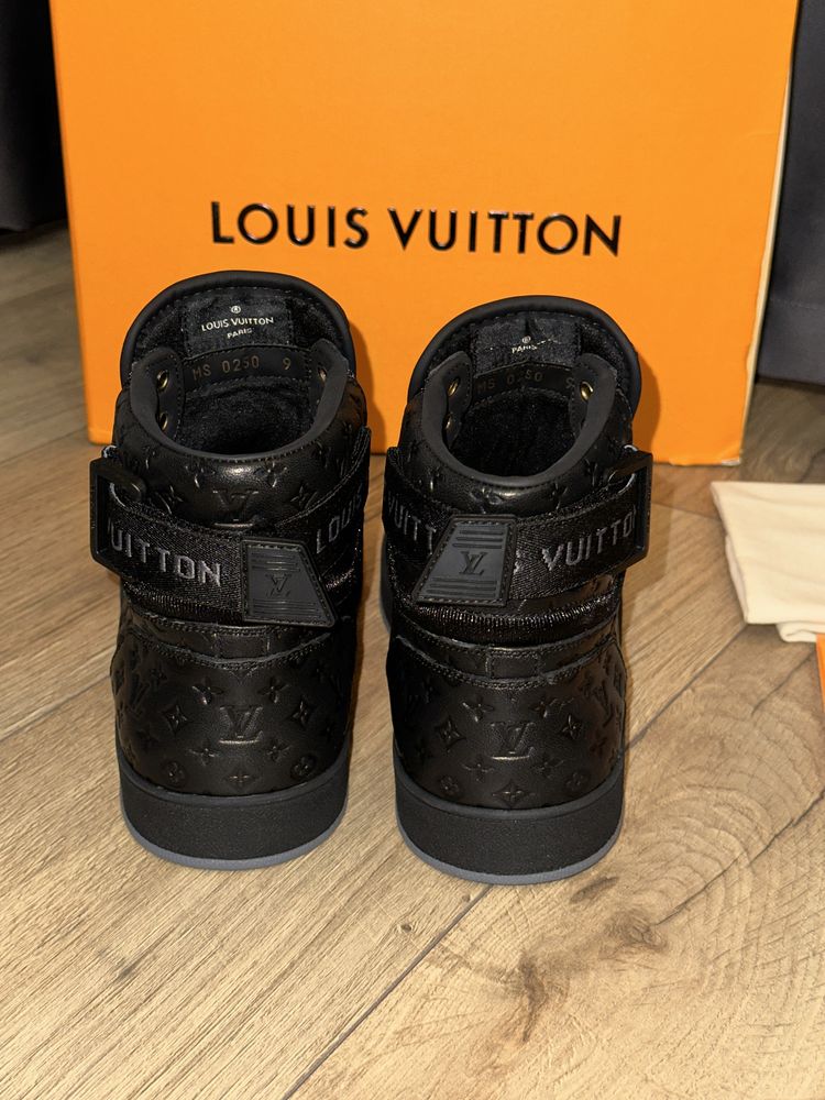 Обувки Louis Vuitton