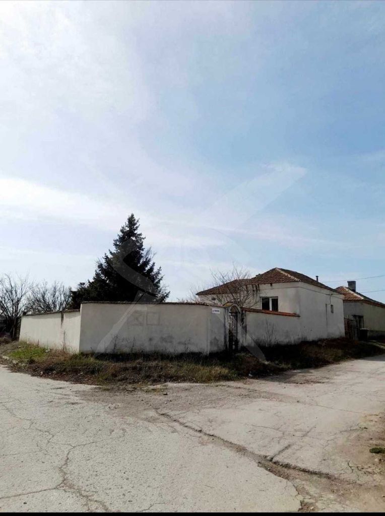 Продава се Къща в с. Тръстиково, Област Варна - 50 кв.м за 660 €/кв.м - Снимка #1