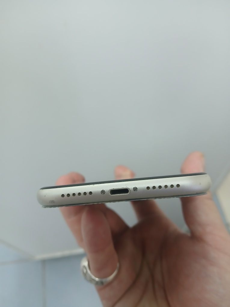 Телефон  айфоне  1 1