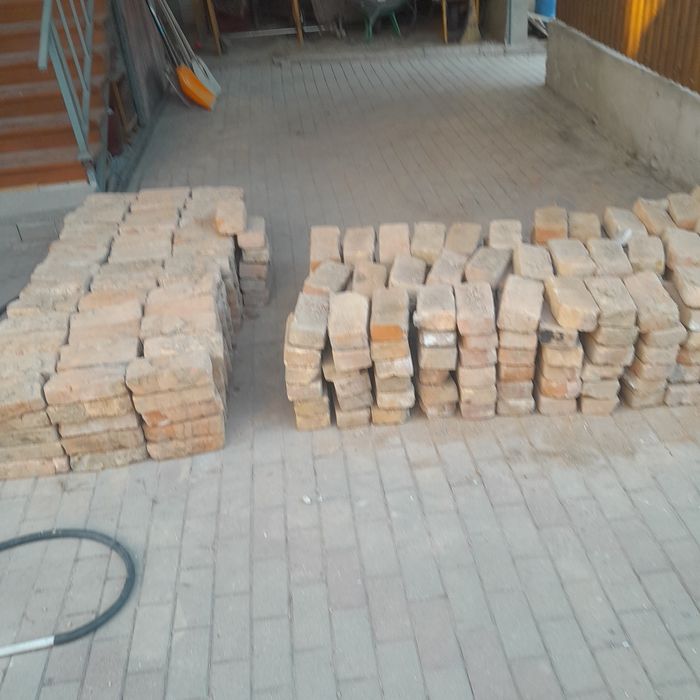 Продам красный кирпич  б.у