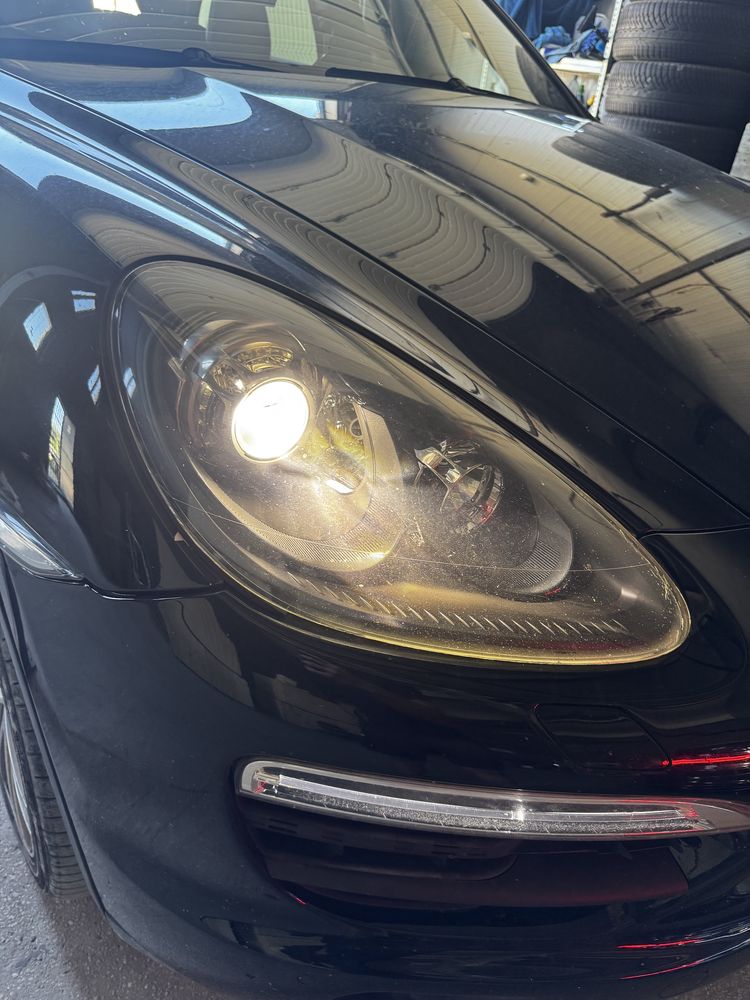 Faruri complete Porsche Cayenne 2011 cu Afs