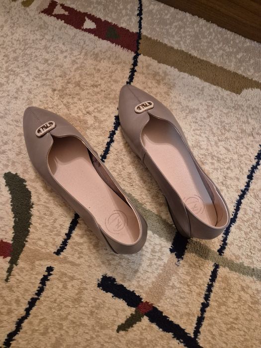 Vând pantofi comozi