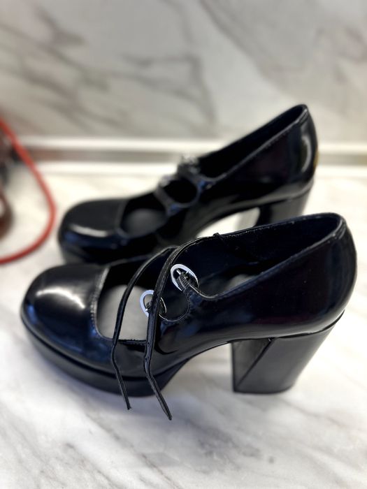 Обувки и сандали на ток Манго и Бершка