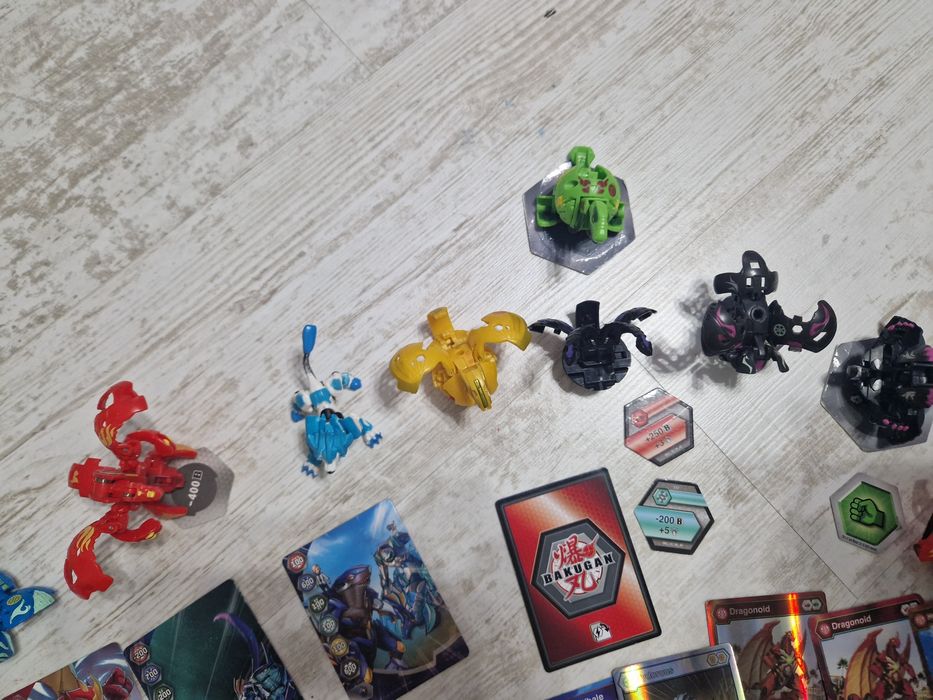 Vând bakugan ca noi