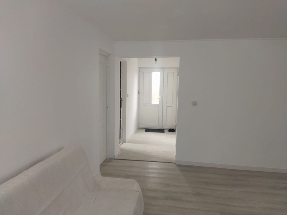 Inchiriez casa comuna Bucov