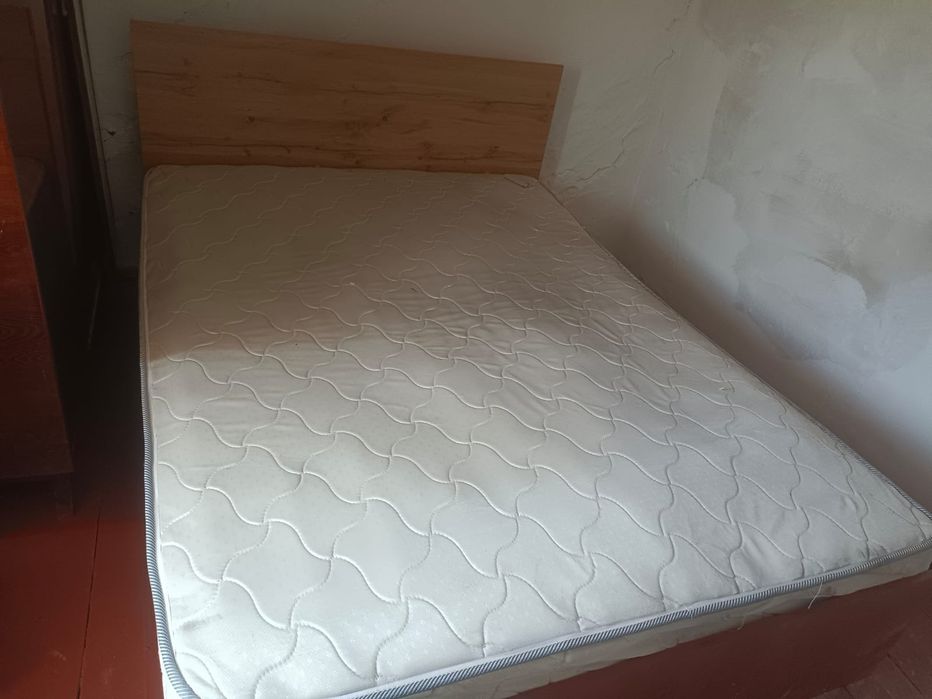 Продам кровать и 2 тумбочки