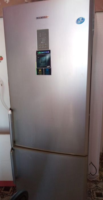 Холодильник SAMSUNG (LED). Почти новый.