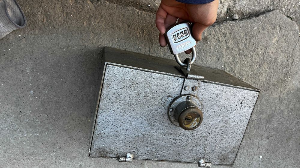 cutie veche de valori seif din fier greu, pt bani si bijuterii