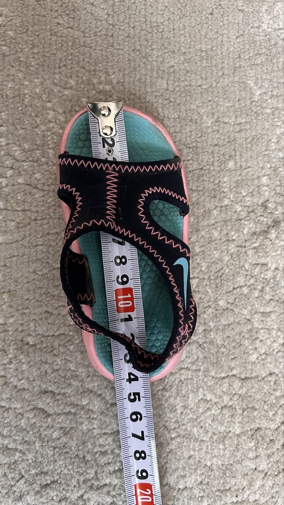 Nike.      Ннмн