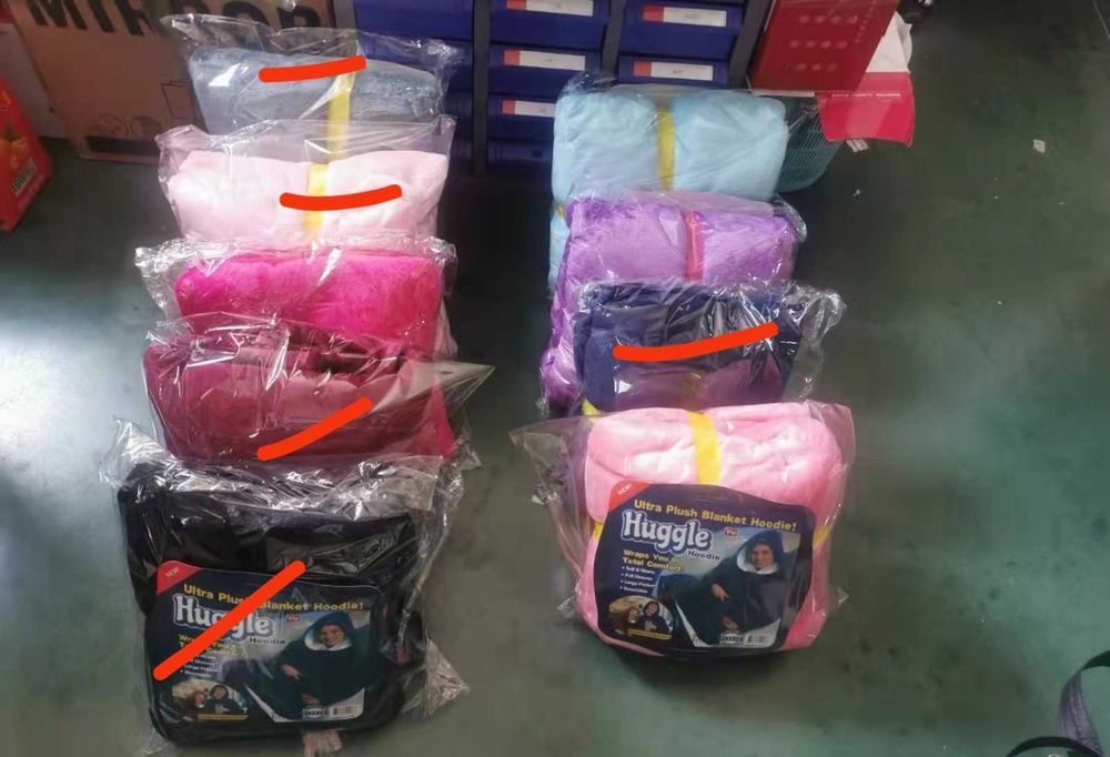 Ново Оригинално ! Плюшено Одеяло с Ръкави и Качулка Huggle Hoodie AI