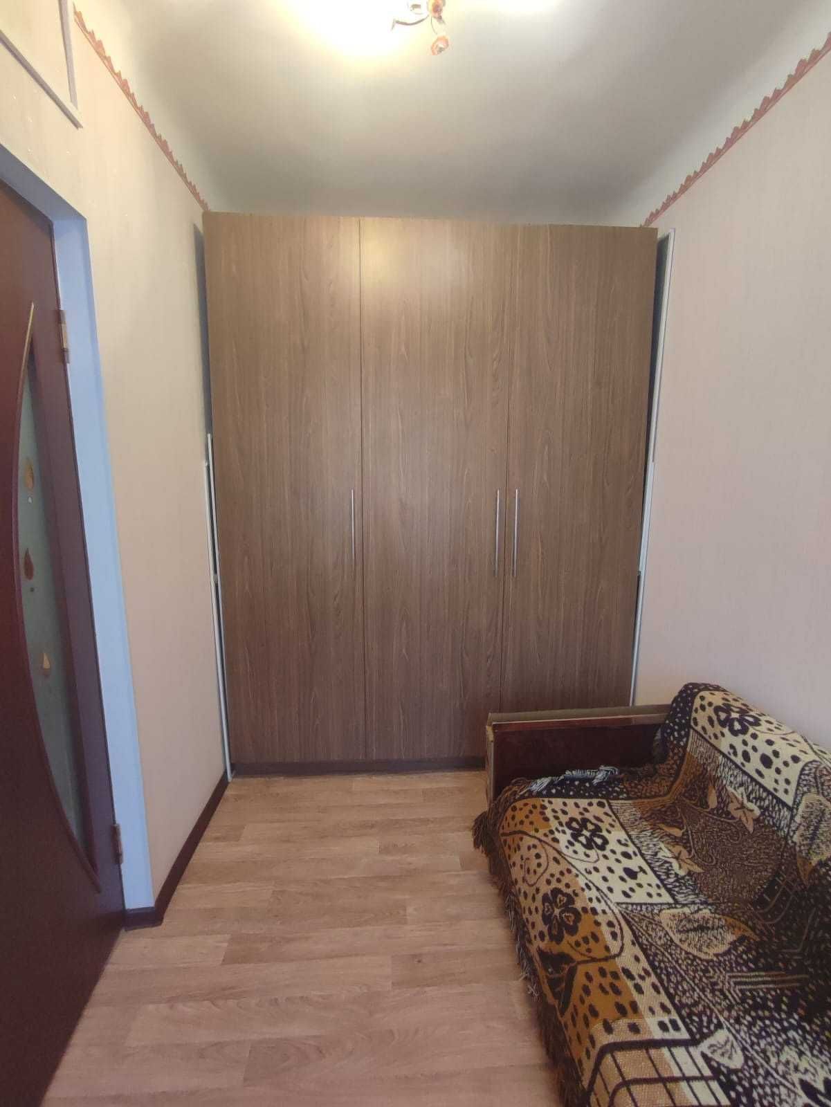 Продам 2 комн. срочно  старый часть возле колхозного рынка