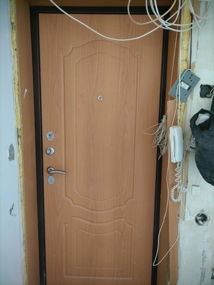 Продам входную дверь