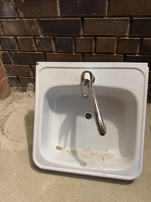 Новая железная раковина