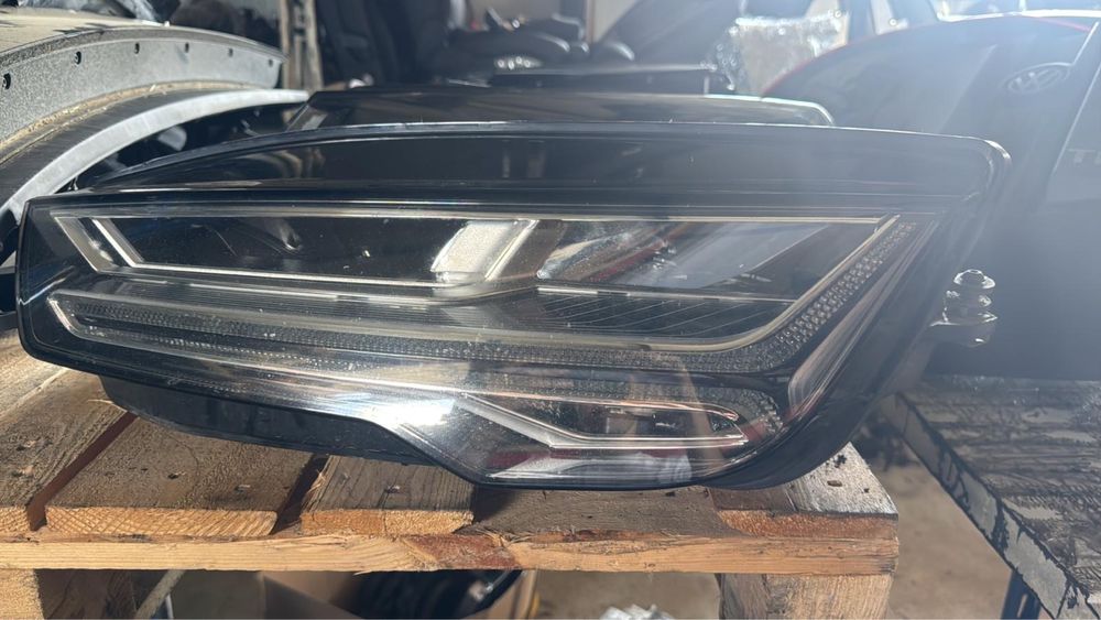 Far matrix partea stanga Audi A7 facelift 2016