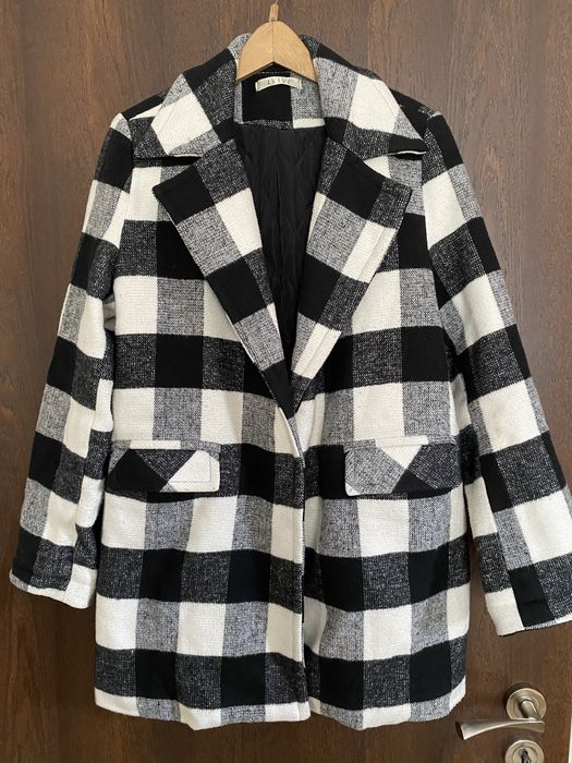 Кафяво палто Pull and bear, сиво палто New look, черно бяло палто Iviv