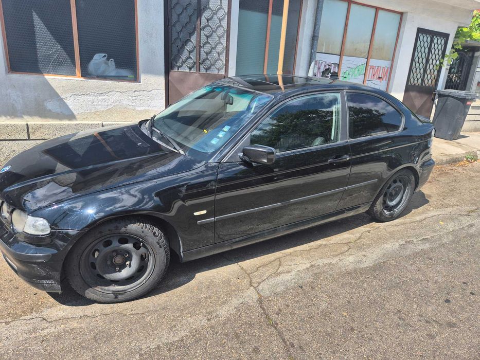 Продавам BMW 320 compact черен металик,2003г. Дизел,автомат ,110к.с